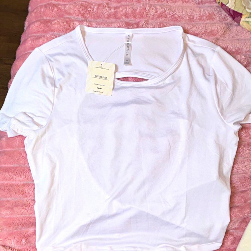 Fabletics Dry-Flex Women’s Open Back Twist Cropped Scoop Neck Tee S White
